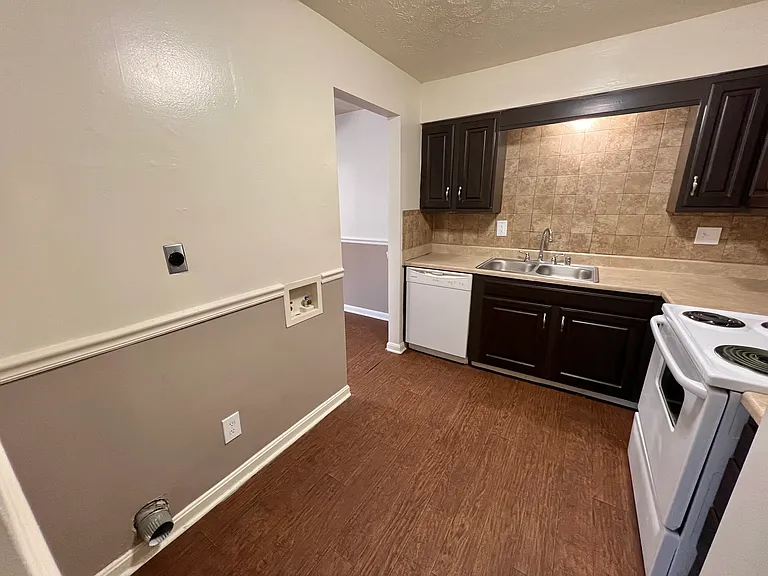 Countrybrook Apartments — Photo 50