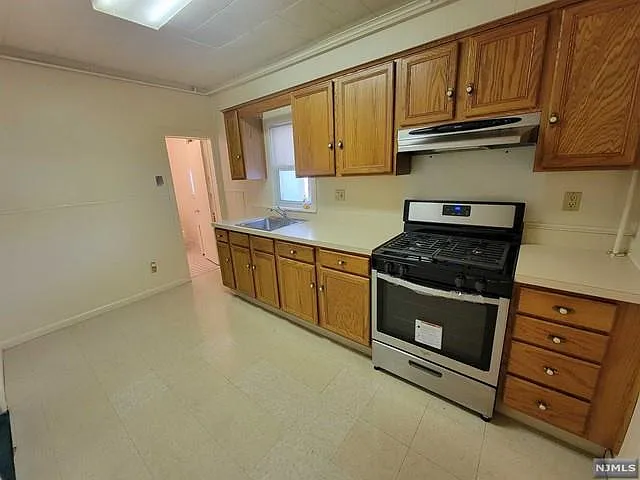 90 Ackerson St #2 — Photo 9