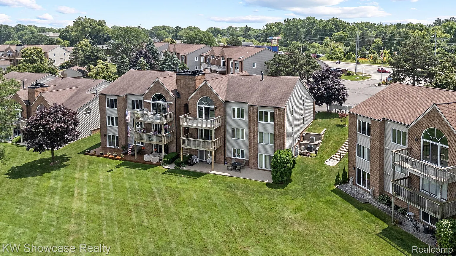 3410 Adams Shore Dr photo 1