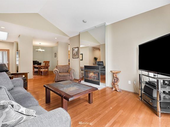5th image of 25327 Lake Wilderness Country Club Dr SE #C