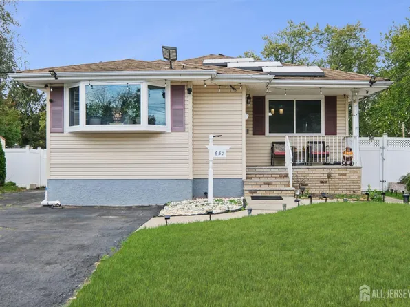 657 Barron Ave, Woodbridge, NJ 07095