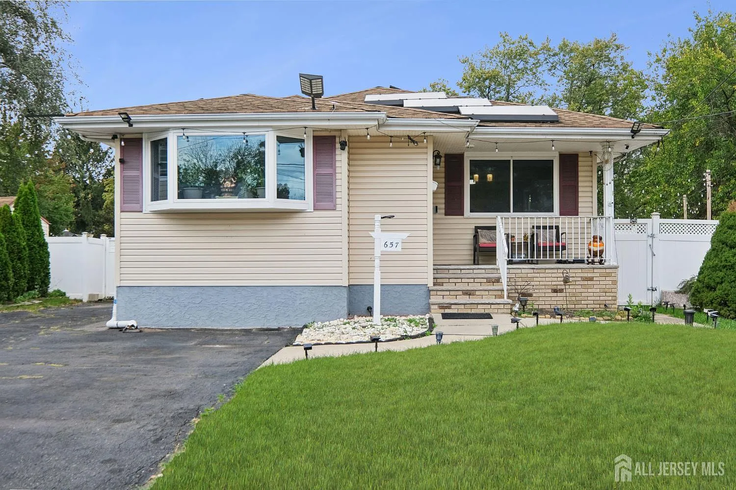 657 Barron Ave photo 1