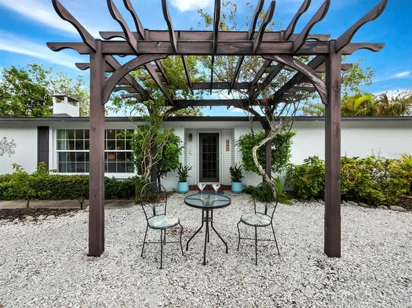 6960 Poinsetta Ave, Longboat Key, FL 34228