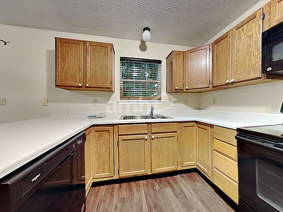 3rd image of 1085 Sunmeadow Cir