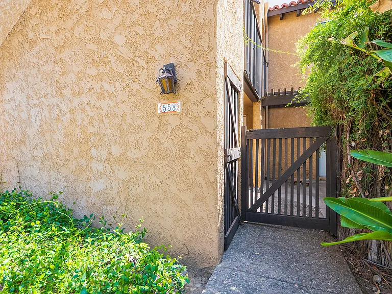 558 N Dodge Blvd — Photo 2