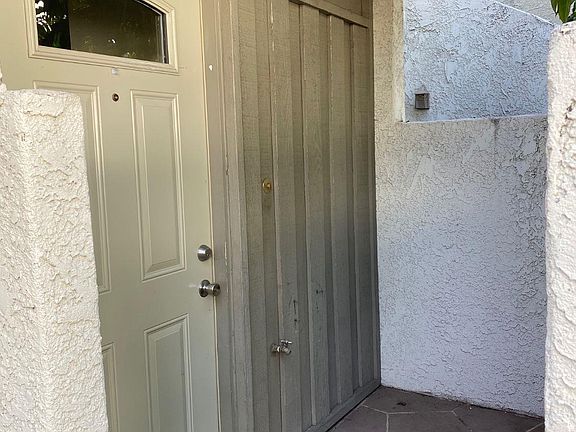 3rd image of 11744 Moorpark St APT B