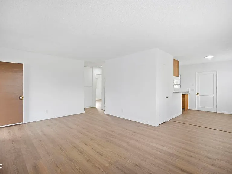 221 S Pine St #A — Photo 5
