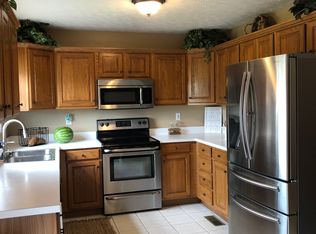 902 N Meadowhill Rd, Paris, KY 40361