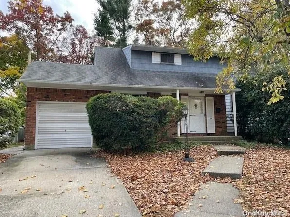 10 Beth Lane, Plainview, NY 11803