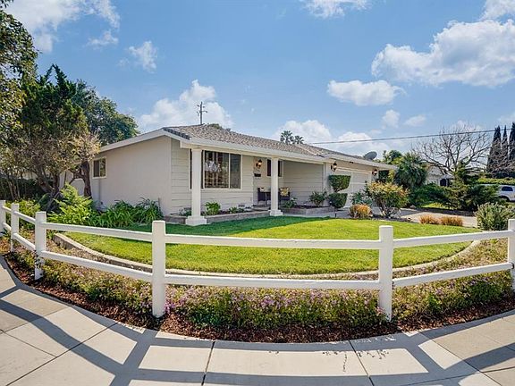 3rd image of 5704 Arapaho Dr
