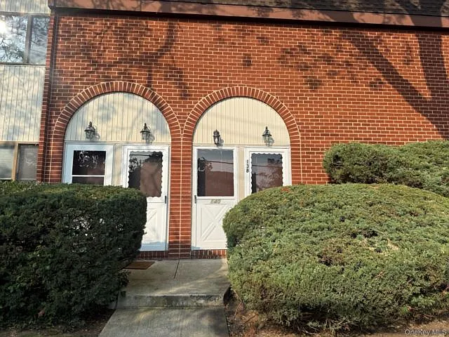 140 McGlynn Pl — Photo 1