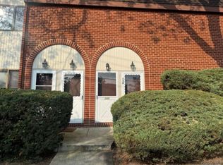 140 McGlynn Pl, Cedarhurst, NY 11516