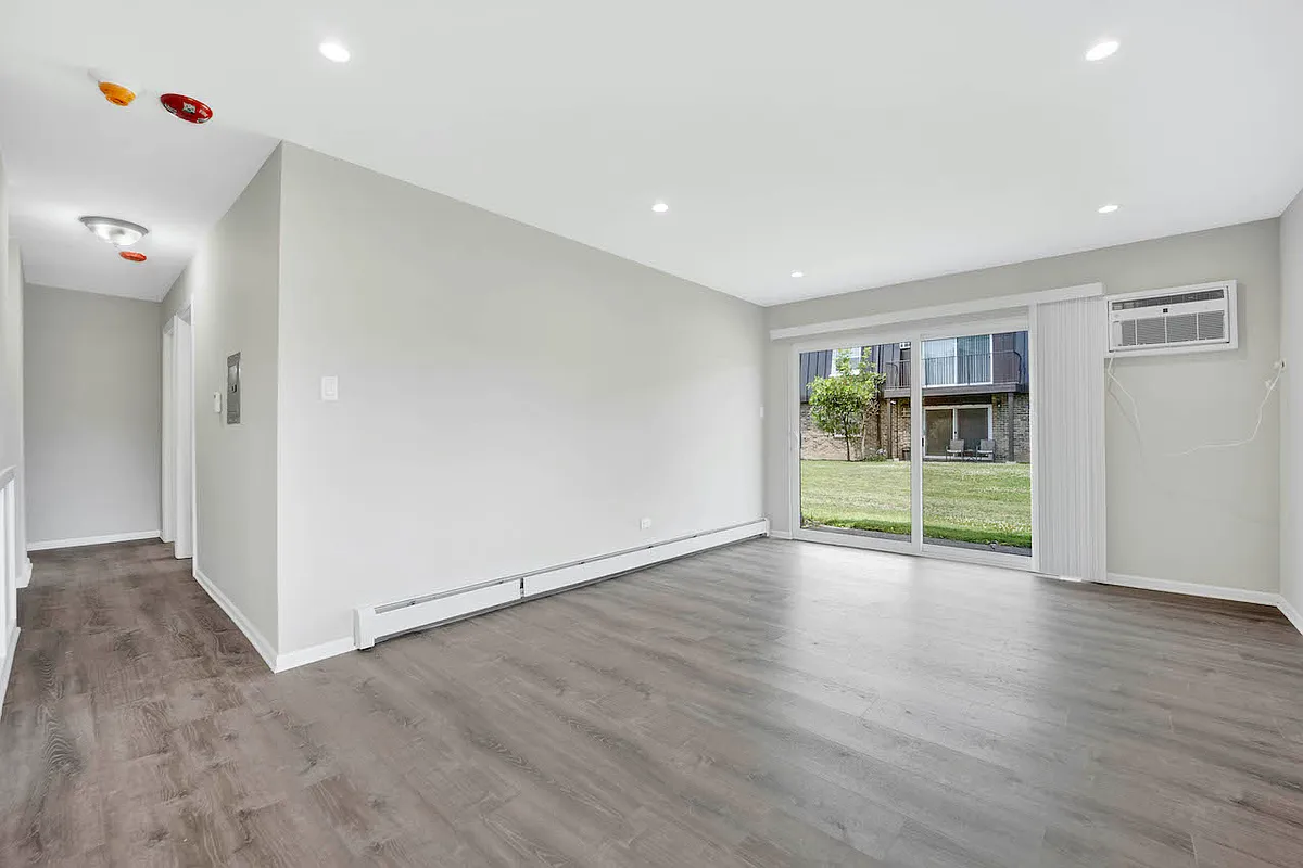 Building Photo - 131 W 63rd St #E208