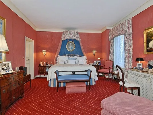 Sold by Sotheby's International Realty | media 8