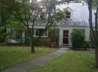 240 Heathcote Rd, Scarsdale, NY 10583