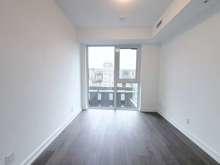 75 James St S #824 — Photo 13