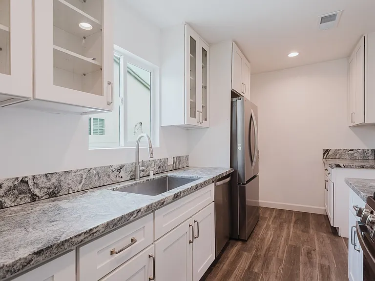 18308 Gresham St — Photo 14