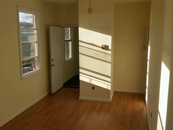 5th image of 137 Southside Ave #1S