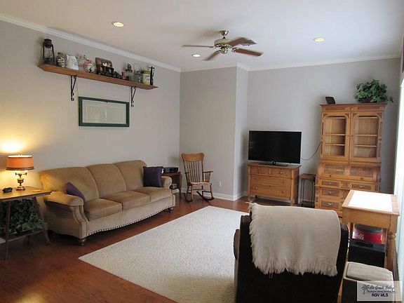 4th image of 815 Parkview Cir
