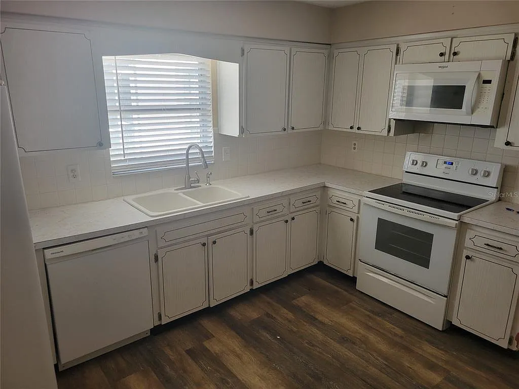 2 bed, 2.0 bath, 1446 sqft, $1,695 — Photo 3