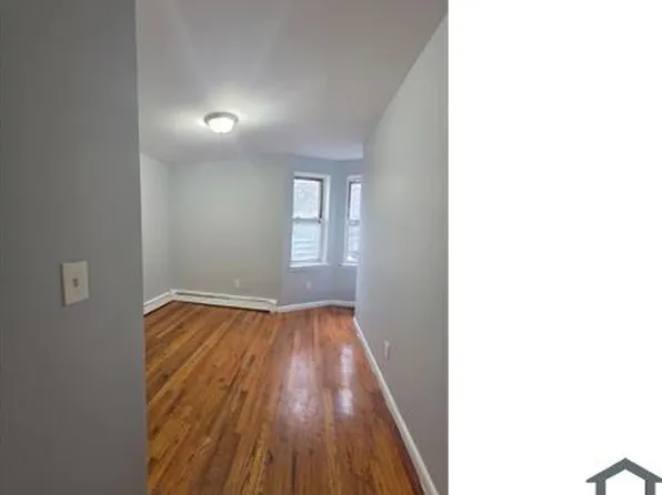 64 Jackson St, Yonkers, NY 10701