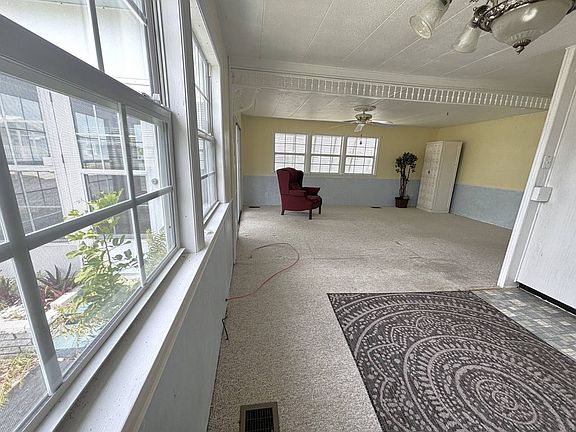 5th image of 874 Jacaranda Cir