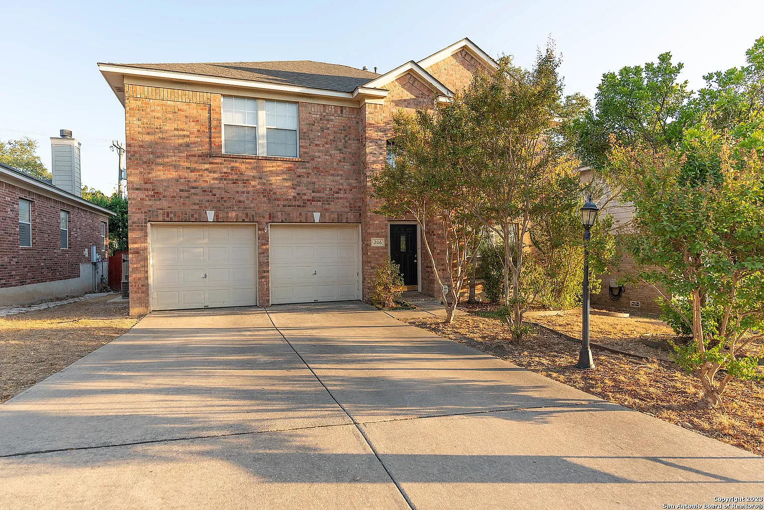 4 bed, 2299 sqft, $2,600 — Photo 1