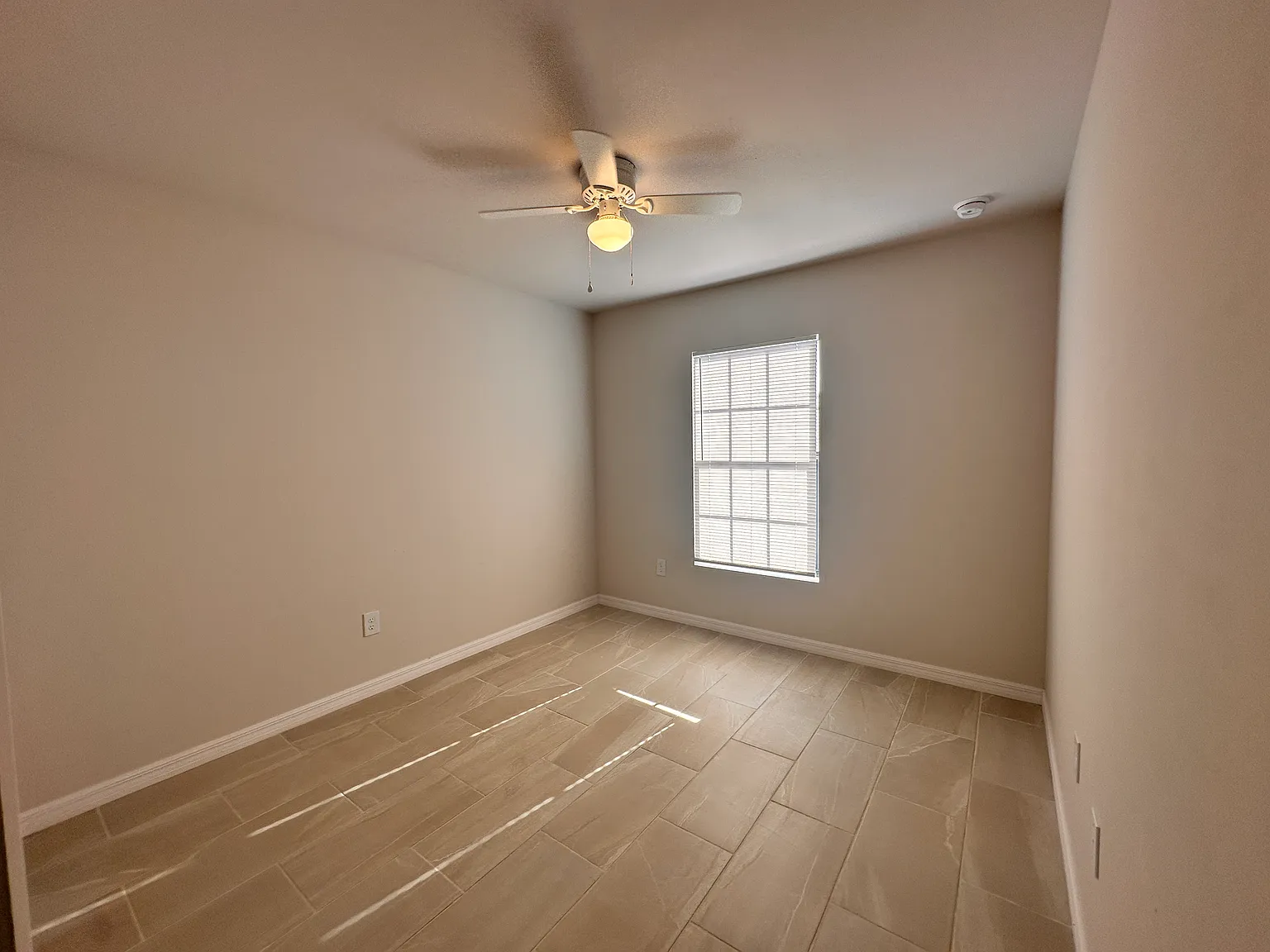 1202 NE 15TH LN — Photo 4