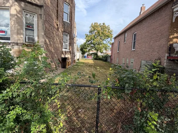7330 S Champlain Ave, Chicago, IL 60619