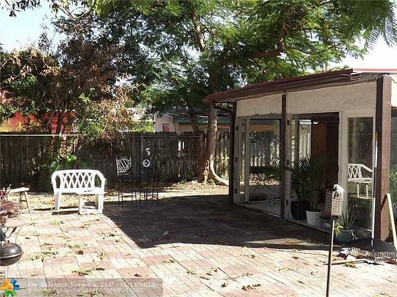 3rd image of 701 NE 38th St