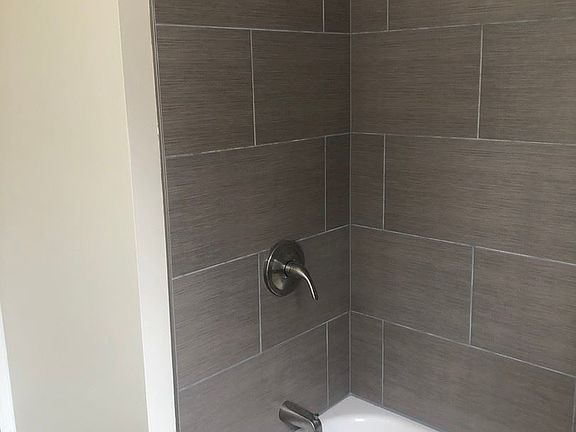 5th image of 10010 Bramell