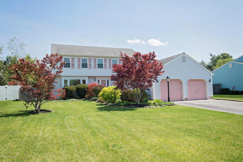 112 Joanna Dr photo 1