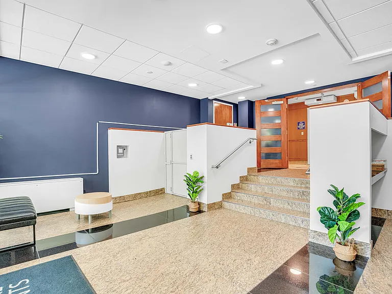 Middlebrooke Apartments — Photo 17