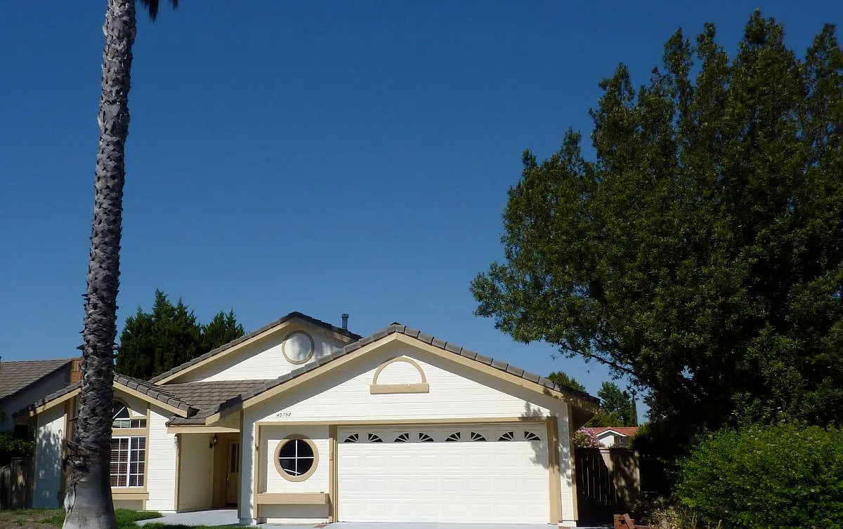 4 bed, 2071 sqft, $3,400 — Photo 1