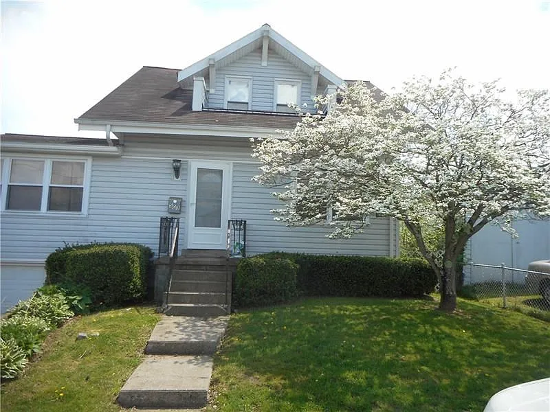 503 Jackson Ave photo 1