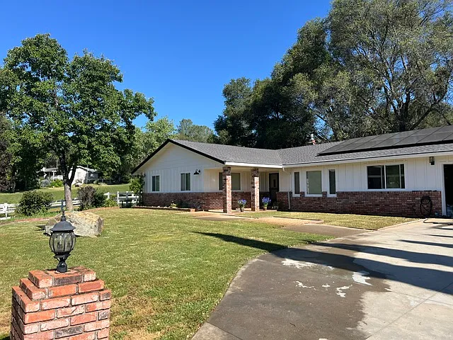 4 bed, 2442 sqft, $3,750 — Photo 2