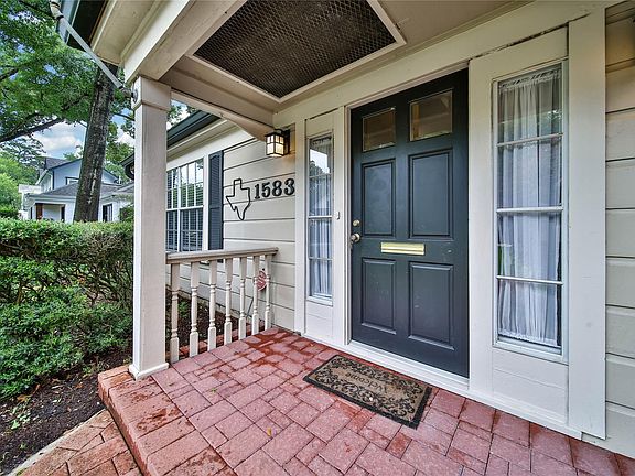 3rd image of 1583 Sue Barnett Dr