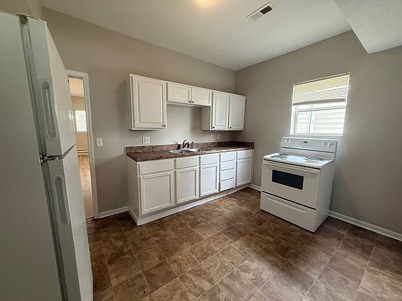 2nd image of 2020 Boyd Ave