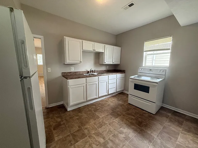 2020 Boyd Ave — Photo 2