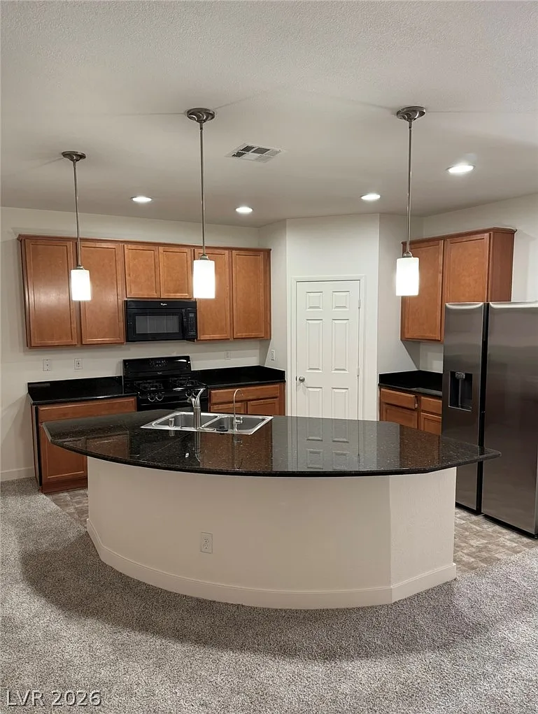 5 bed, 3.0 bath, 2424 sqft, $3,300 — Photo 2