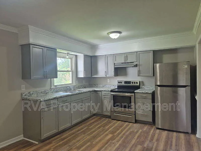 3 bed, 1.0 bath, 1120 sqft, $1,450 — Photo 3