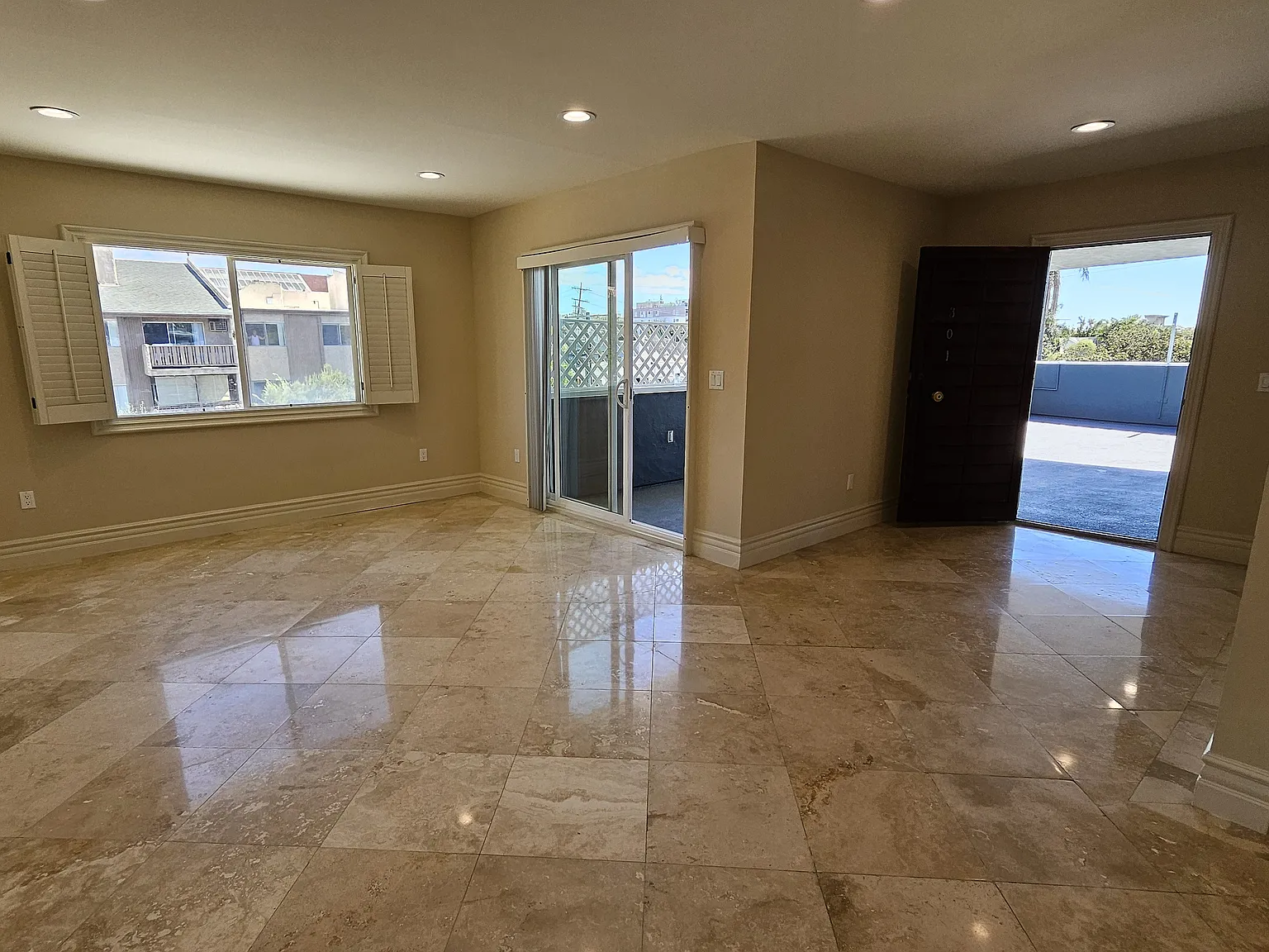 3 bed, 2150 sqft, $4,950 — Photo 2