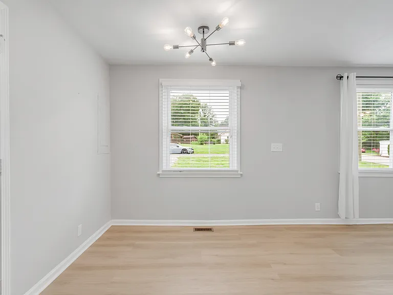 304 Lallemand Ct — Photo 9