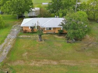 712 N Allyn Ave E, Mount Calm, TX 76673