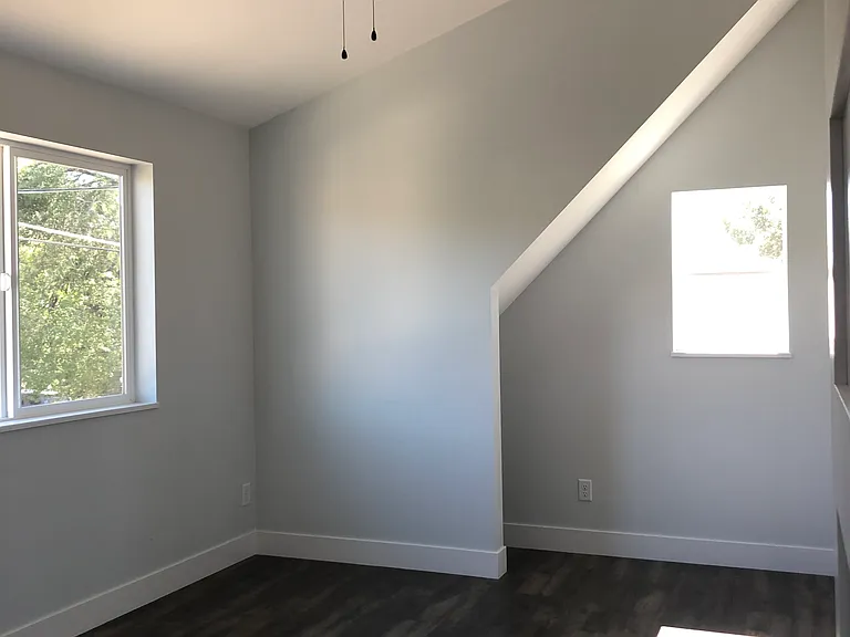 702 W 1st St #2 — Photo 4
