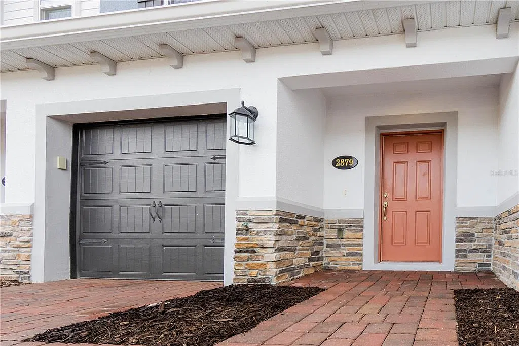 3 bed, 2.5 bath, 1379 sqft, $2,200 — Photo 1