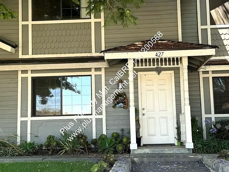 425-431 N Tiffany Dr — Photo 1