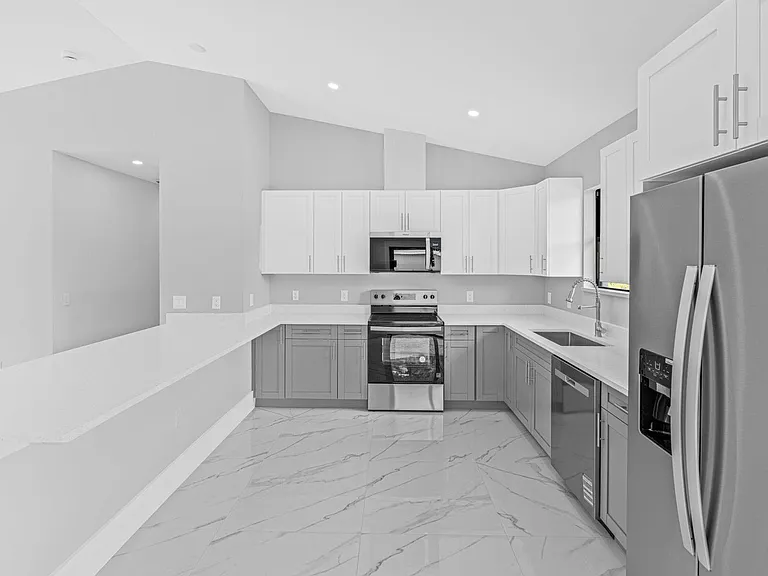 633 Windermere Dr — Photo 11