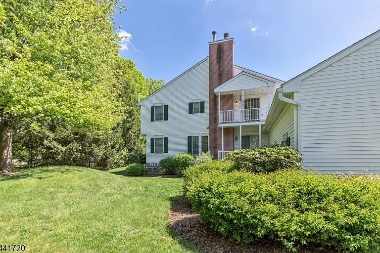 82 Smithfield Ct — Photo 22