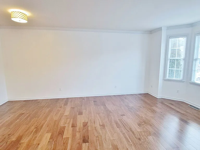 253 N Front St — Photo 10